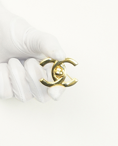 Chanel CC Turnlock Brooch, front view